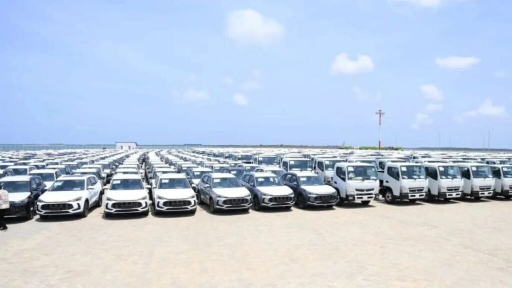 కెన్యా తీరంలో చిక్కుకుపోయిన వేలాది లగ్జరీ కార్లు..! | పశ్చిమాసియా ఉద్రిక్తతలు మరియు యుద్ధ పరిస్థితుల కారణంగా కెన్యాలో వేల సంఖ్యలో లగ్జరీ కార్లు రవాణా మధ్యలో నిలిచిపోయాయి