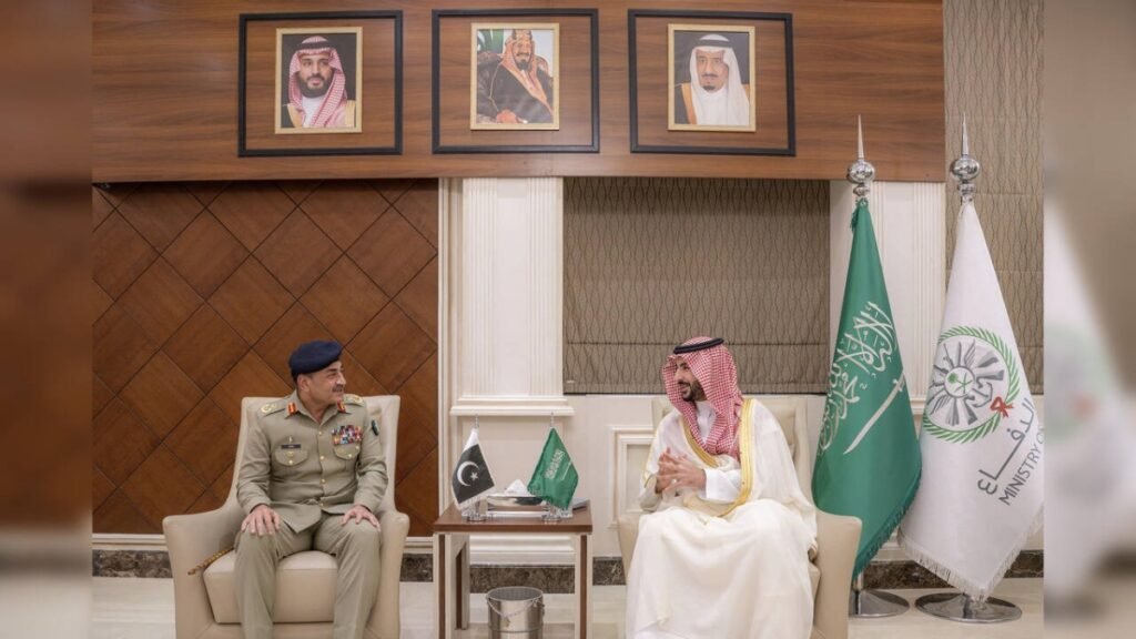 మనం మనం బరంపురం.. !! | సౌదీ అరేబియాలో పాకిస్థాన్ అసిమ్ మునీర్ ఇరాన్ ఉద్రిక్తతల మధ్య రక్షణ మంత్రితో కీలక సమావేశం నిర్వహించారు