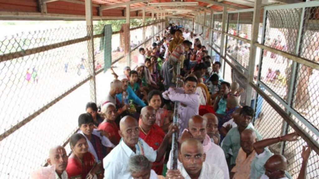 తిరుమల క్యూలైన్లలో కఠిన నిబంధన | స్లాట్ చేయబడిన సర్వ దర్శనం టోకెన్లు, రూ. 300 ప్రత్యేక ప్రవేశ దర్శనం భక్తులను సమయ స్లాట్‌లో అనుమతించబడతాయి