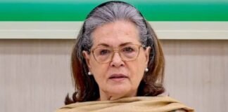 మోదీ జీ నోరెత్తరేమి- ఇదేనా మీ విదేశాంగ విధానం? | ఇరాన్ సుప్రీం లీడర్ ఖమేనీ హత్య తర్వాత మౌనంగా ఉన్న మోడీ ప్రభుత్వంపై సోనియా గాంధీ నిప్పులు చెరిగారు