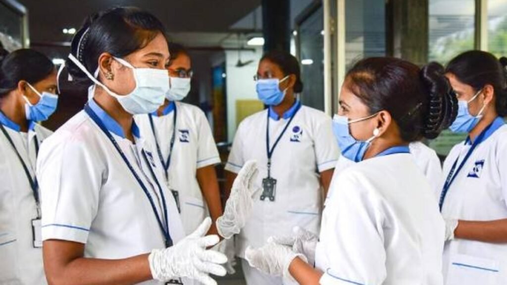 నర్సుల జీతాలు భారీగా పెంపు- నోటిఫికేషన్ | రాష్ట్ర ప్రభుత్వం ప్రైవేట్ హాస్పిటల్ నర్సుల కనీస వేతనాలతో వేతనాన్ని రూ. 25450 నుండి రూ. 28000కి పెంచింది.