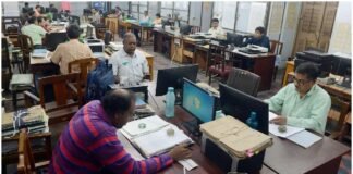 ఆ ఉద్యోగుల జీతాలు నిలిపివేత, ఐఏఎస్ ల నుంచి జిల్లా స్థాయి వరకు – నిర్ణయం వెనుక..!! | వివరాలు సమర్పించకపోవడంతో దాదాపు 5000 మంది ఉద్యోగులకు ఈ నెల జీతాలను తెలంగాణ ప్రభుత్వం నిలిపివేసింది.