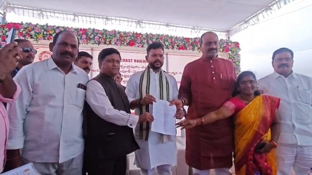 ఉత్తరాంధ్ర ప్రజలకు తీపికబురు.. విశాఖపట్నం రైల్వే జోన్ పై కేంద్రమంత్రి ప్రకటన! | ఉత్తరాంధ్రకు శుభవార్త: విశాఖపట్నం రైల్వేజోన్ త్వరలో ప్రారంభం కానుంది కేంద్ర మంత్రి రామ్మోహన్ నాయుడు