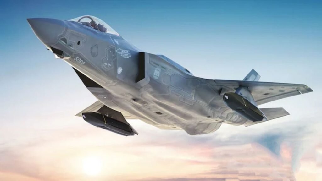 అమెరికా F-35 ఫైటర్ జెట్ ను పేల్చేసిన ఇరాన్.. ఎమర్జెన్సీ ల్యాండింగ్.. | usf35 ఫైటర్ జెట్‌ను కాల్చివేసిన ఇరాన్ పైలట్ ఎమర్జెన్సీ ల్యాండింగ్ తర్వాత ప్రాణాలతో బయటపడింది హాస్టైల్ జోన్ ఎమర్జెన్సీ