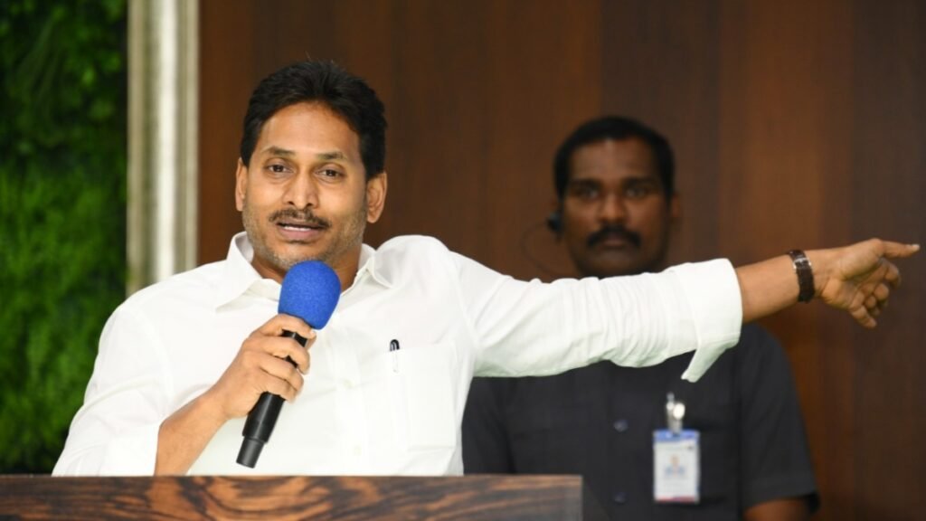 జగన్ డైరెక్ట్ అటాక్.. తగ్గేదే లేదు | తిరుమల తిరుపతి దేవస్థానం నాయకత్వంలో చిత్తశుద్ధి, అంకితభావం ఉండాలని వైఎస్‌ఆర్‌సీపీ అధినేత వైఎస్‌ జగన్‌ పిలుపునిచ్చారు