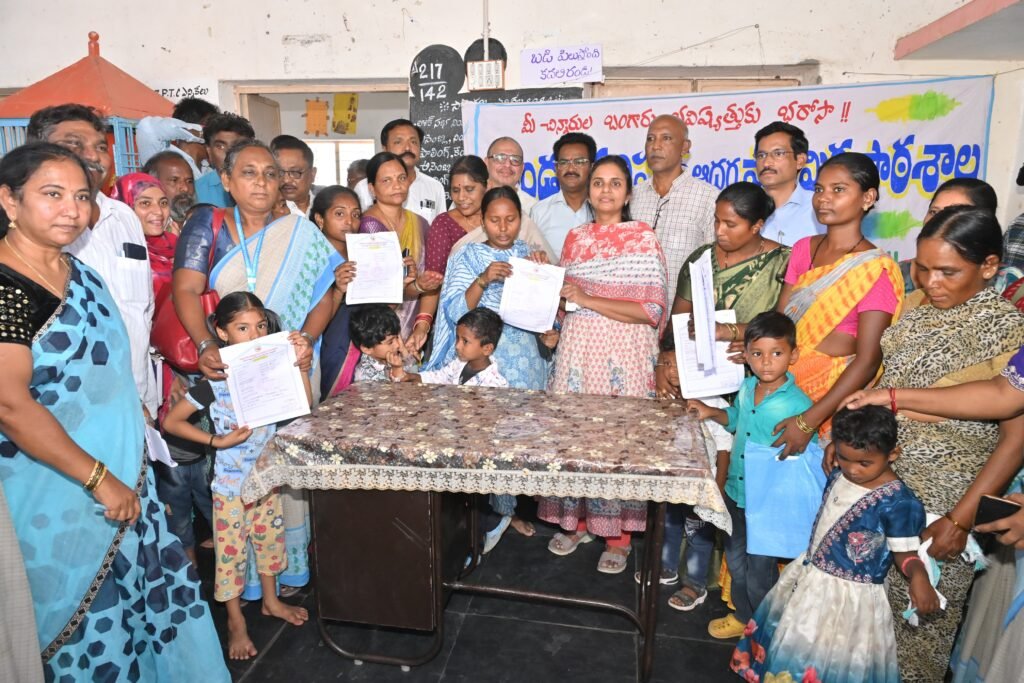 పిల్లలందరినీ ప్రభుత్వ పాఠశాలల్లో చేర్పించండి