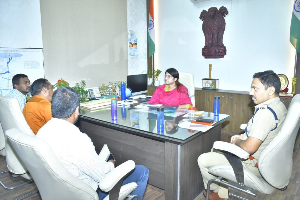 నంద్యాలలో ఇంధన సరఫరాపై కలెక్టర్, ఎస్పీ సమీక్ష