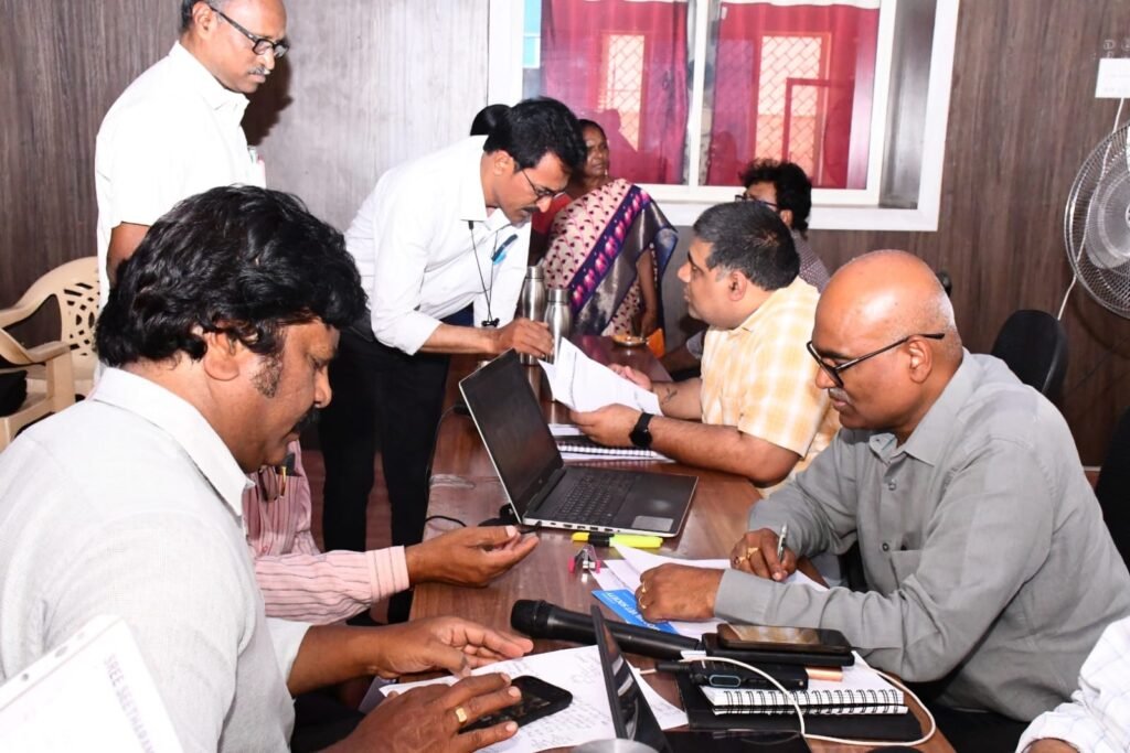 అర్జీదారులు సంతృప్తి చెందేలా పరిష్కారం