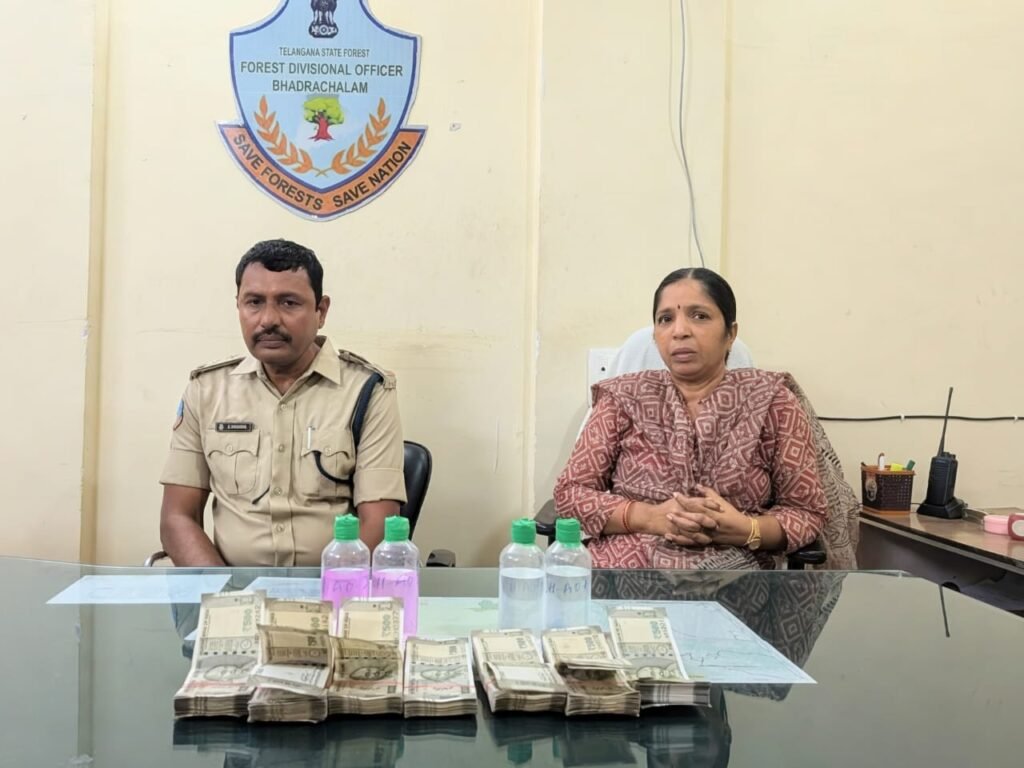 ఏసీబీ వలలో చిక్కిన అటవీ శాఖ అధికారులు