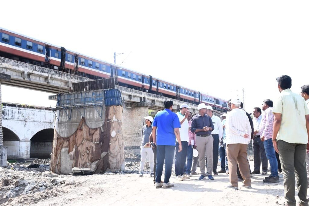 ఆటంకాలు లేకుండా డబుల్ రైల్వే లైన్‌ పనులు