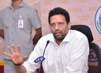 బైరెడ్డి సిద్ధార్థ రెడ్డి ఒక స్టాండప్ కమెడియన్ : మంత్రి TG భరత్