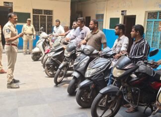 వాహనాలకు నెంబర్ ప్లేట్ లేకుండా నడిపితే కఠిన చర్యలు