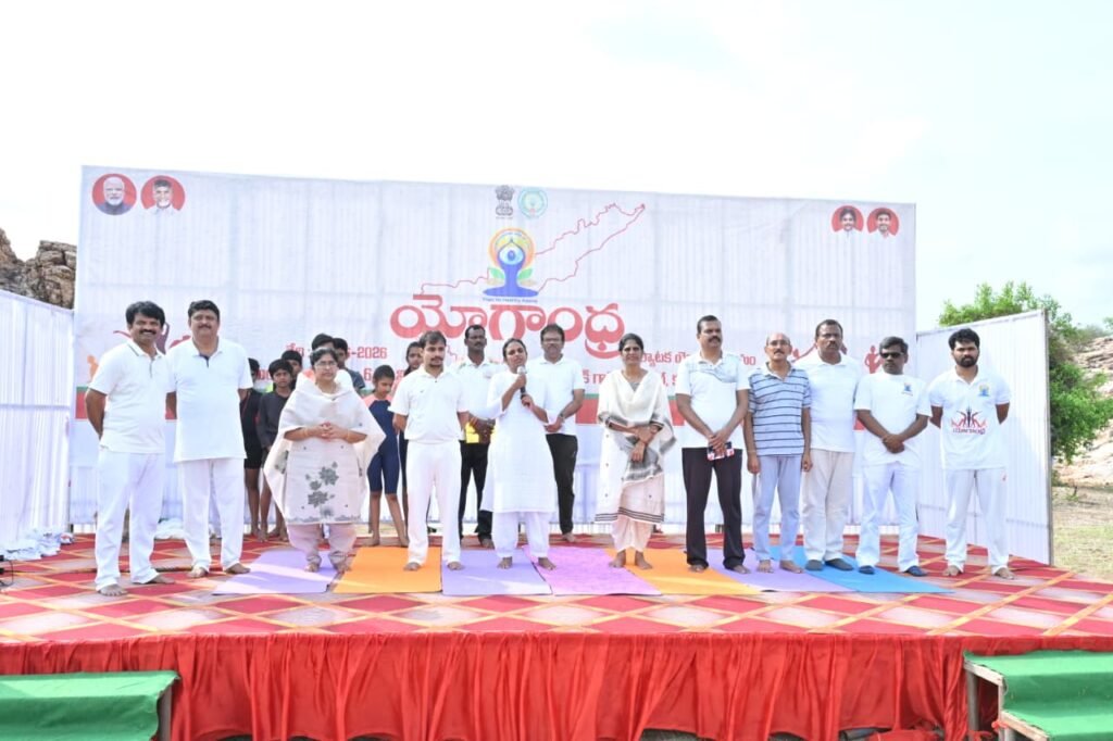 యోగా ద్వారా మానసిక ప్రశాంతత, శారీరక ధృడత్వం