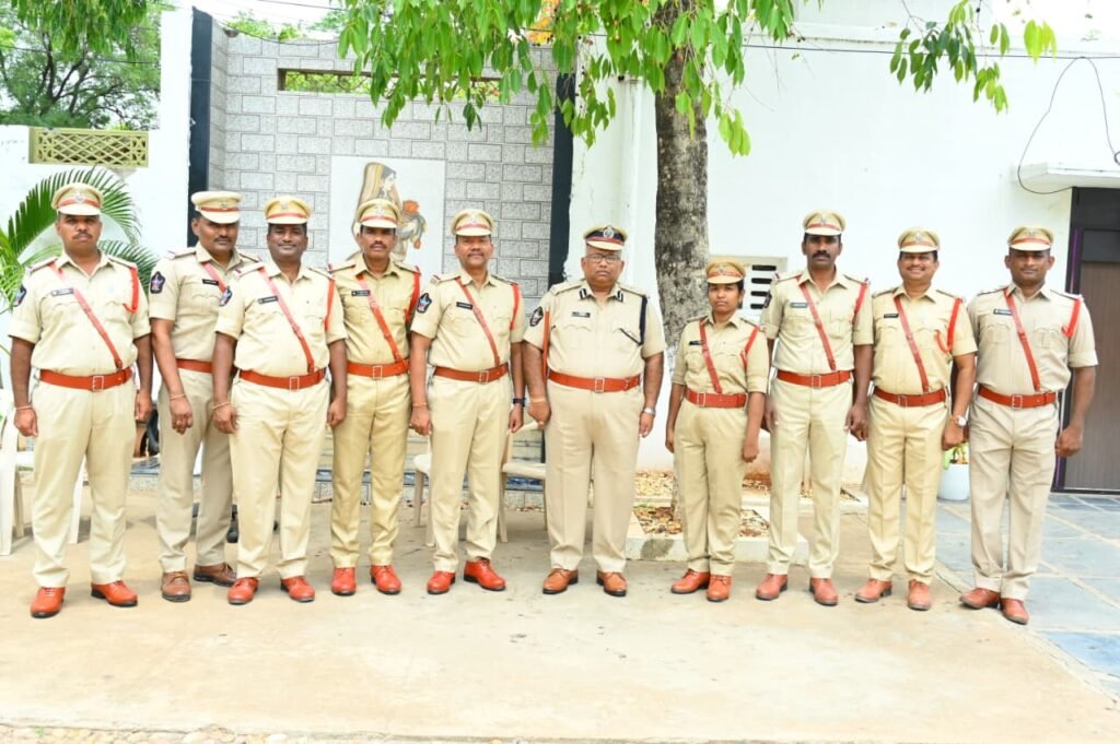పోలీసు శాఖ గౌరవాన్ని మరింత పెంచాలి