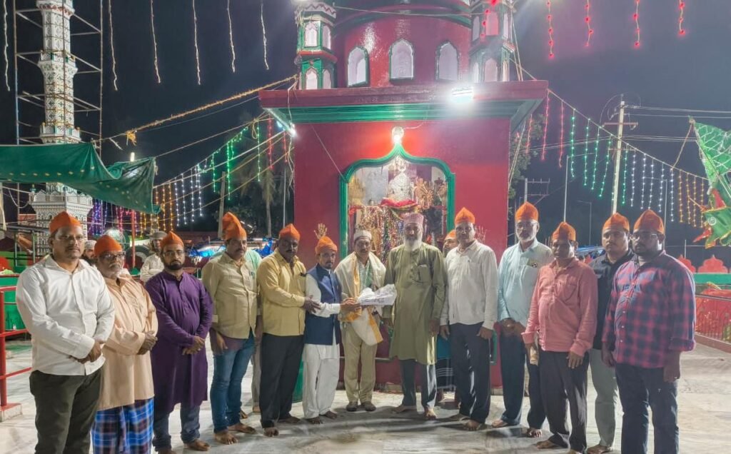 నూతన చైర్మన్ మునీర్ భాషను సన్మానించిన అమీన్ పీర్ శిష్యులు