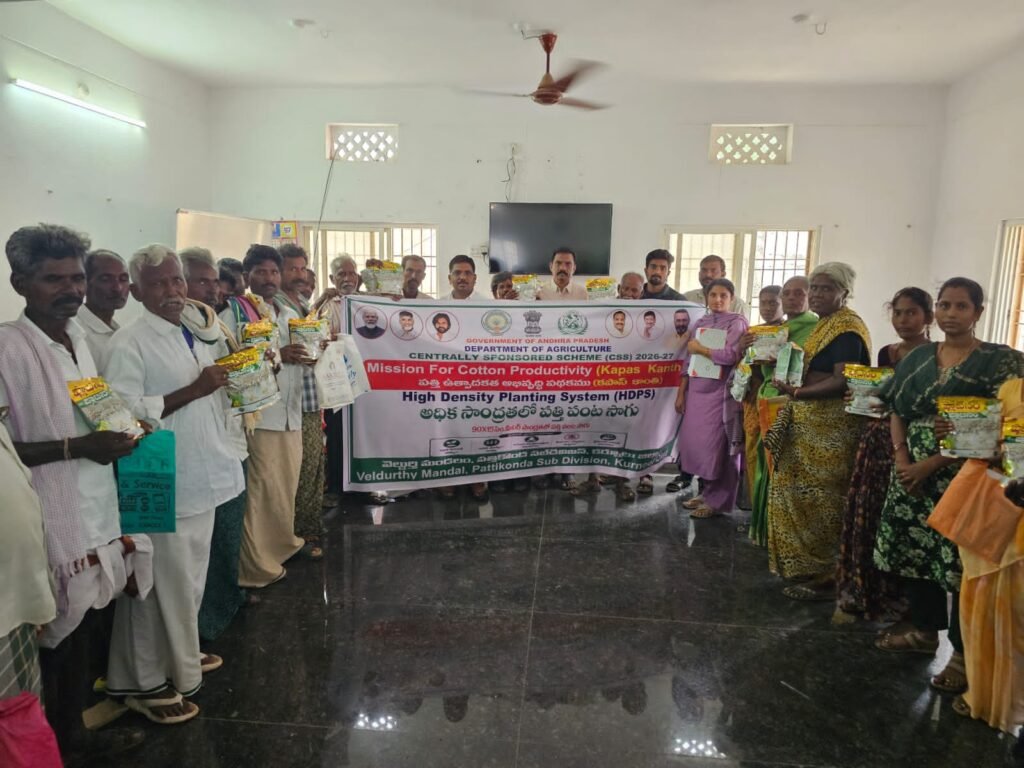 రైతులకు ఉచితంగా హైబ్రిడ్ బీజీ-2 పత్తి విత్తనాల పంపిణీ