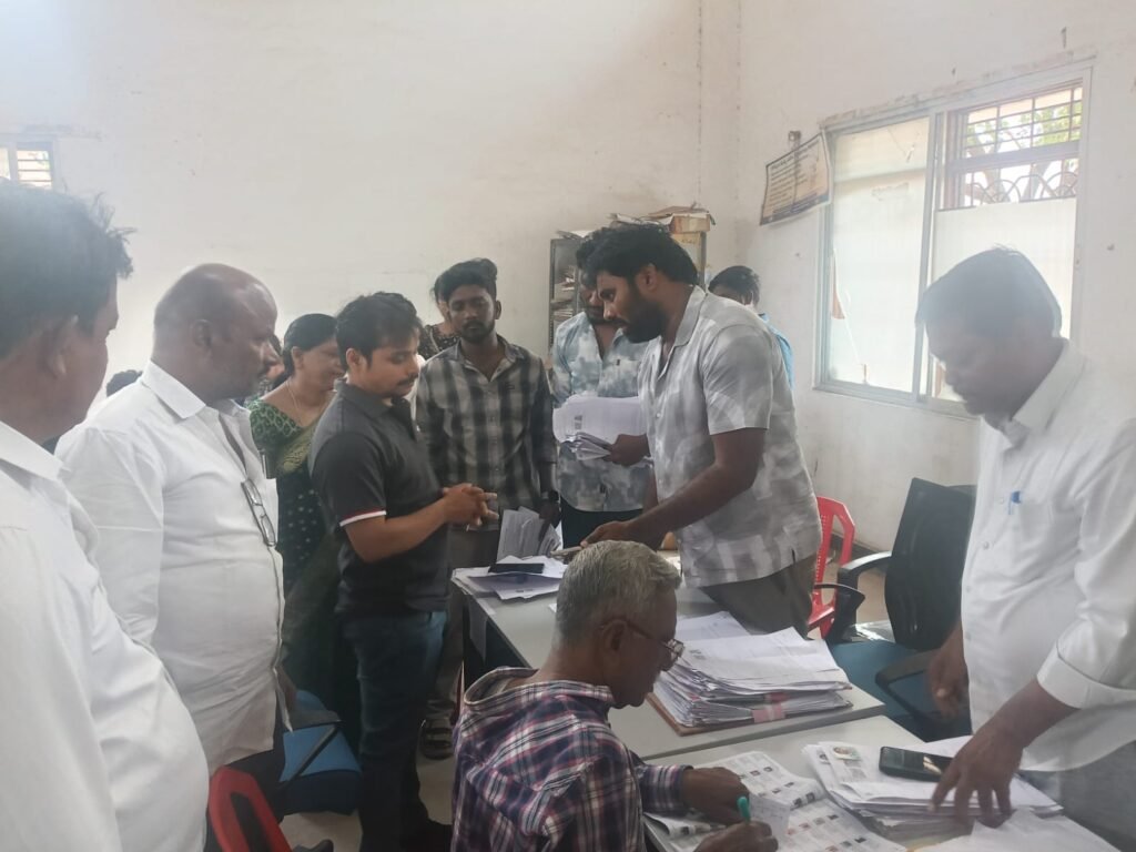 కల్లూరులో ఎస్‌ఐఆర్ ప్రత్యేక క్యాంప్ పరిశీలించిన జాయింట్ కలెక్టర్