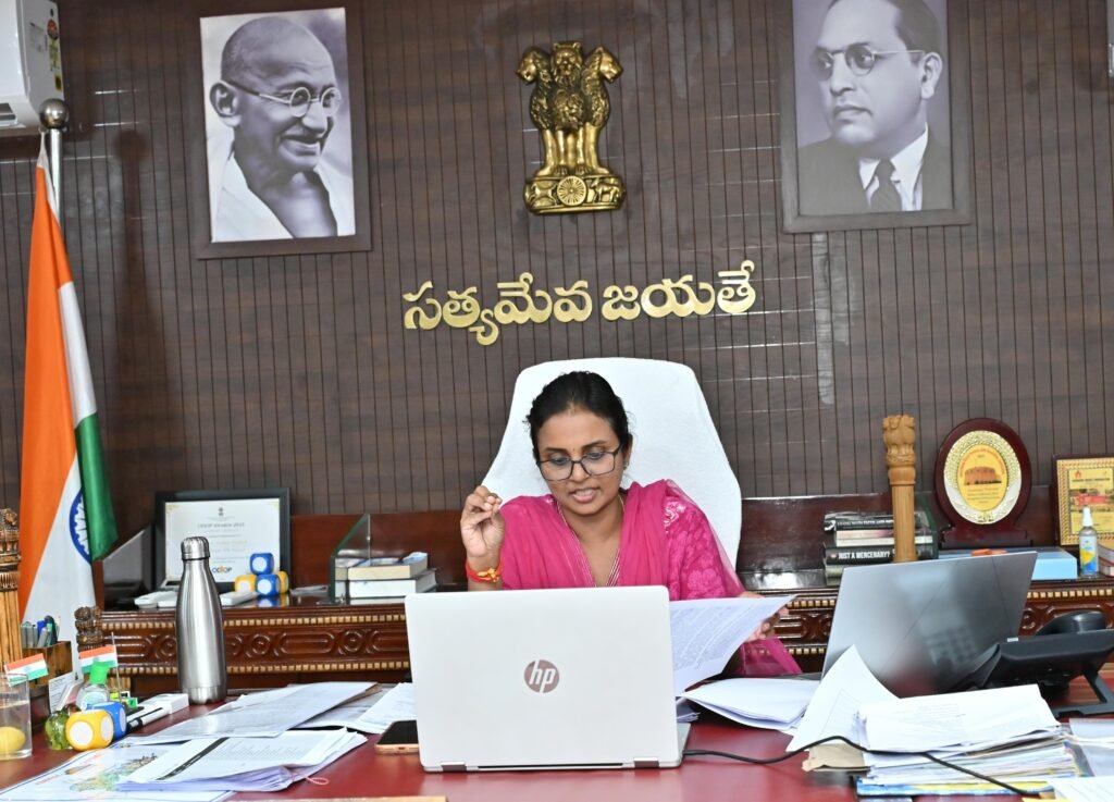 తప్పుడు వివరాలు సమర్పించిన ఉద్యోగులపై కఠిన చర్యలు తప్పవు