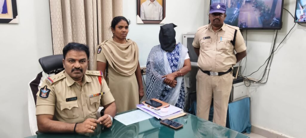 కర్నూలులో అసాంఘిక కార్యకలాపాల నిర్వాహకురాలు పూల లక్ష్మి అరెస్ట్!