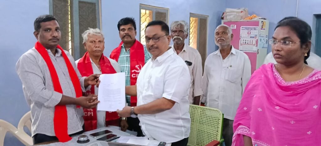 క్రాప్ ఇన్సూరెన్స్ గడువు ఆగస్టు 15 వరకు పొడిగించాలి