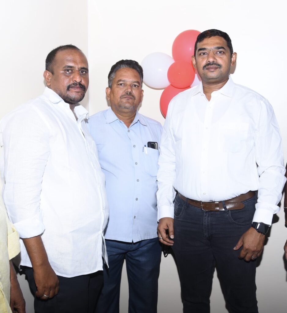 నంద్యాల అదనపు ఎస్పీ ఖాదర్ బాషాను కలిసిన సీనియర్ జర్నలిస్ట్ ఎస్‌.కే నజీర్