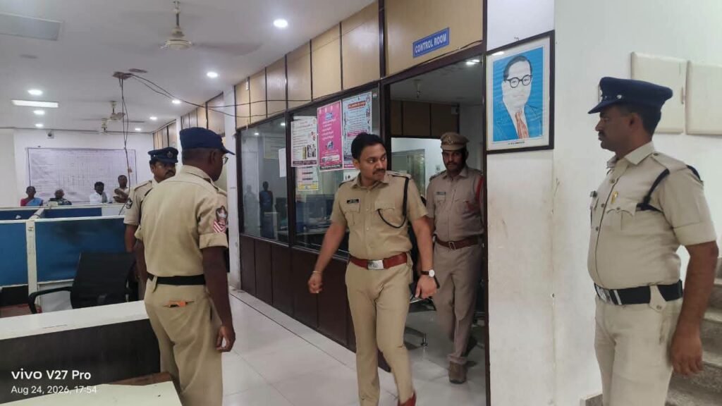 పాణ్యం పోలీస్ స్టేషన్‌ను ఆకస్మికంగా తనిఖీ చేసిన జిల్లా ఎస్పీ  సునీల్ షొరాణ్ 