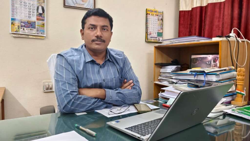 80వ స్వాతంత్ర్య దినోత్సవ శుభాకాంక్షలు తెలిపిన కల్లూరు ఎమ్మార్వో ఆంజనేయులు
