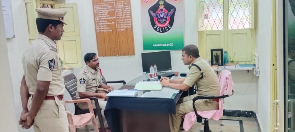 ఉలిందకొండ పోలీస్ స్టేషన్‌ను తనిఖీ చేసిన కర్నూలు ఎస్పీ విక్రాంత్ పాటిల్