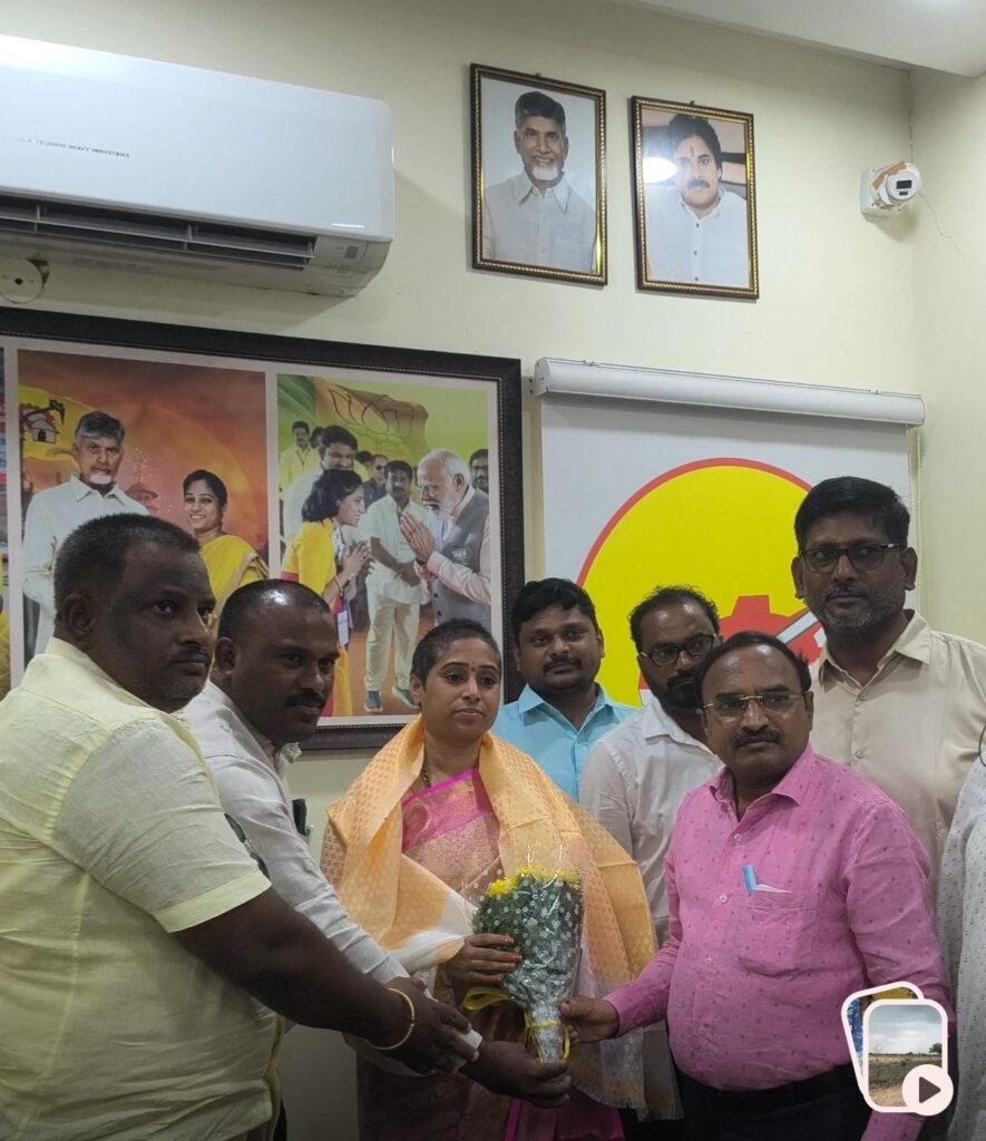 ఎమ్మెల్యే గళ్ళా మాధవిని అభినందించిన ఏపీజేఎఫ్ నేతలు