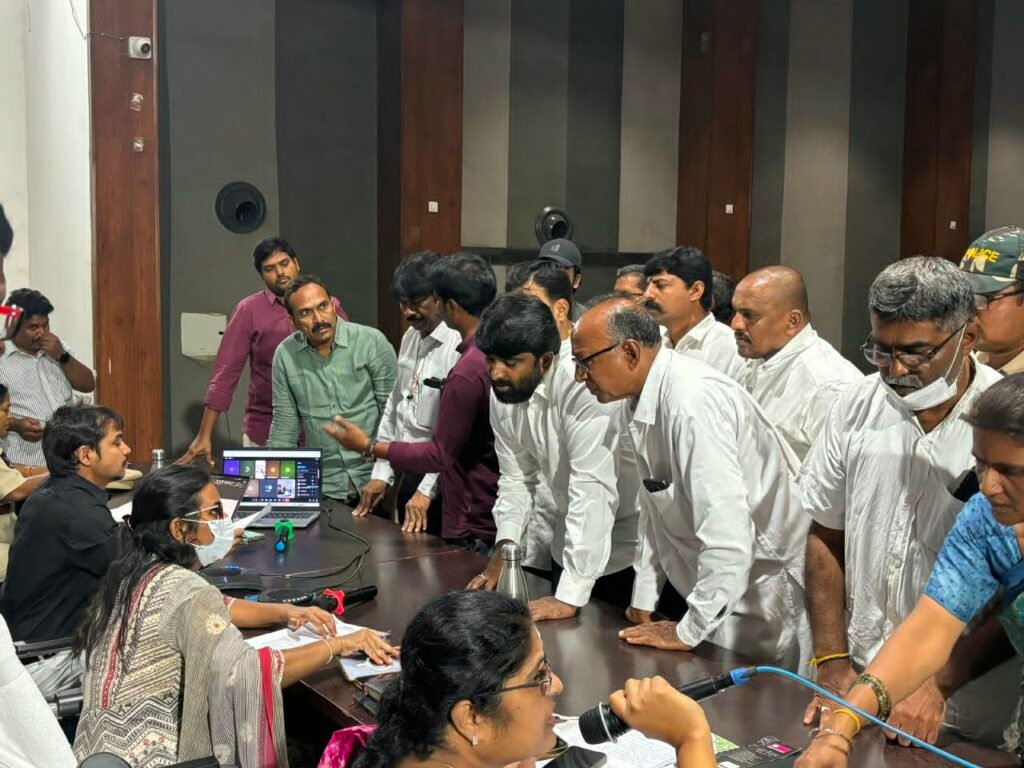 కరువు ప్రభావిత జిల్లాగా ప్రకటించాలి : ఎం.శ్రీహర్ష