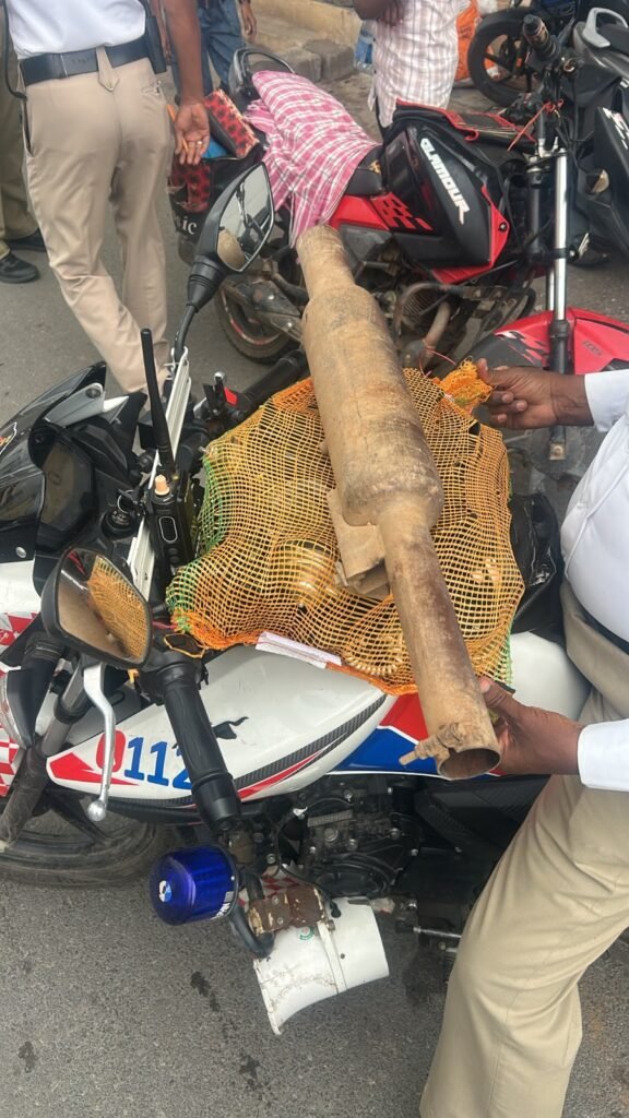 శబ్ద కాలుష్యంపై కర్నూలు ట్రాఫిక్ పోలీసుల కొరడా