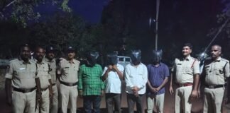 వెల్దుర్తిలో మట్కా, సారాయి వ్యాపారులపై పోలీసుల ఉక్కుపాదం