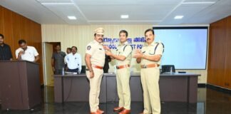 ఉత్కృష్ట సేవా పతకం అందుకున్న 4టౌన్ సీఐ విక్రమ్ సింహా