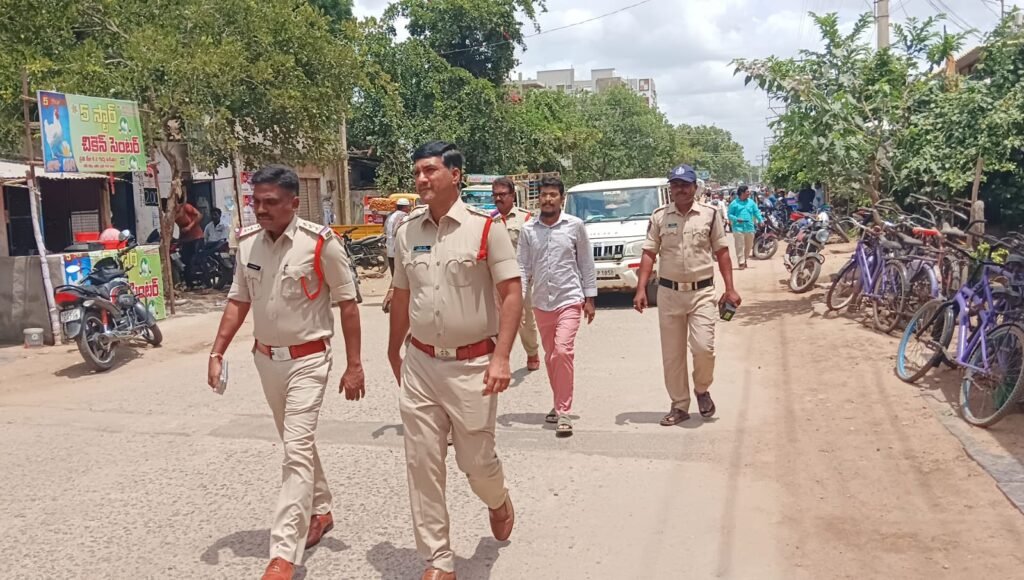 వెల్దుర్తిలో పోలీసు విధులకు ఆటంకం.. దురుసు ప్రవర్తనకు రిమాండ్‌తో సమాధానం!