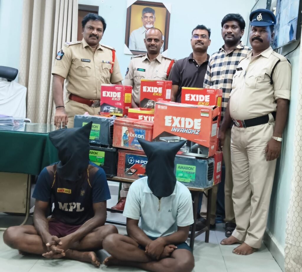 బ్యాటరీల చోరీ కేసులో ఇద్దరి అరెస్ట్