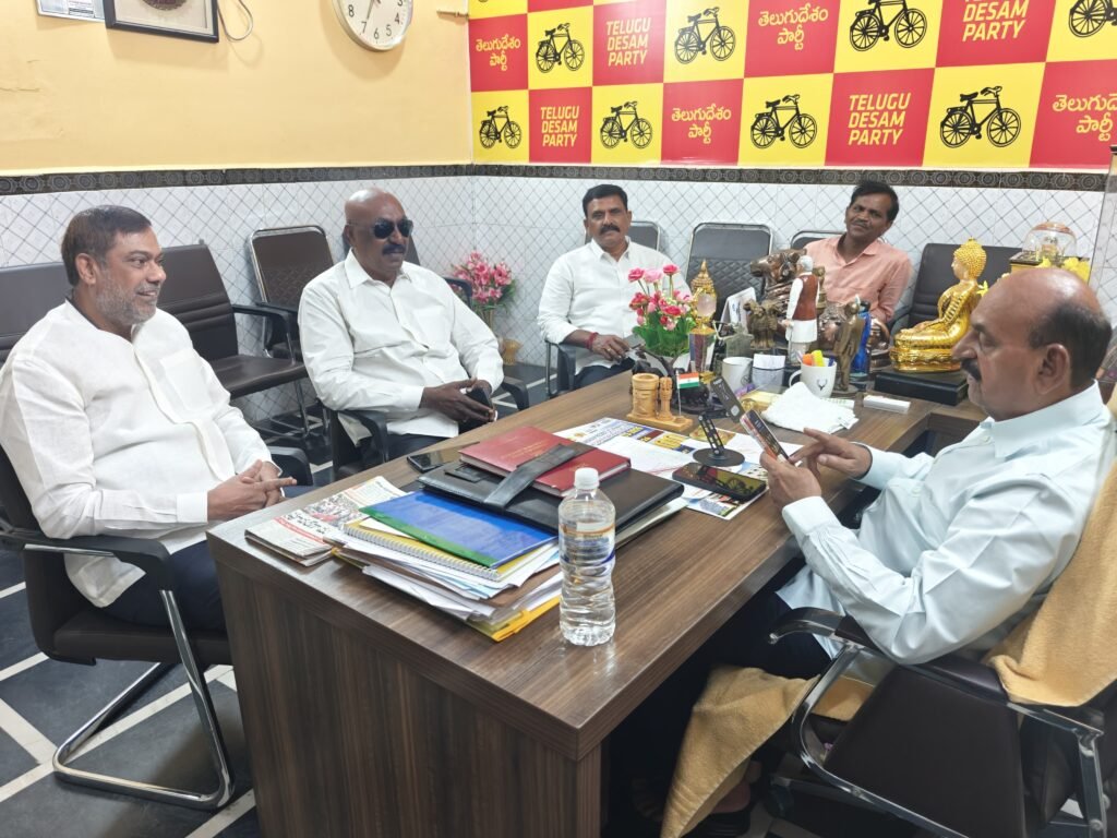 రాష్ట్ర మంత్రి ఎన్‌ఎండి ఫరూక్‌ తో ఏవీ సుబ్బారెడ్డి భేటీ