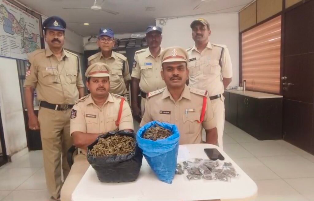 గంజాయి కేసులో ఇద్దరు నిందితుల అరెస్టు